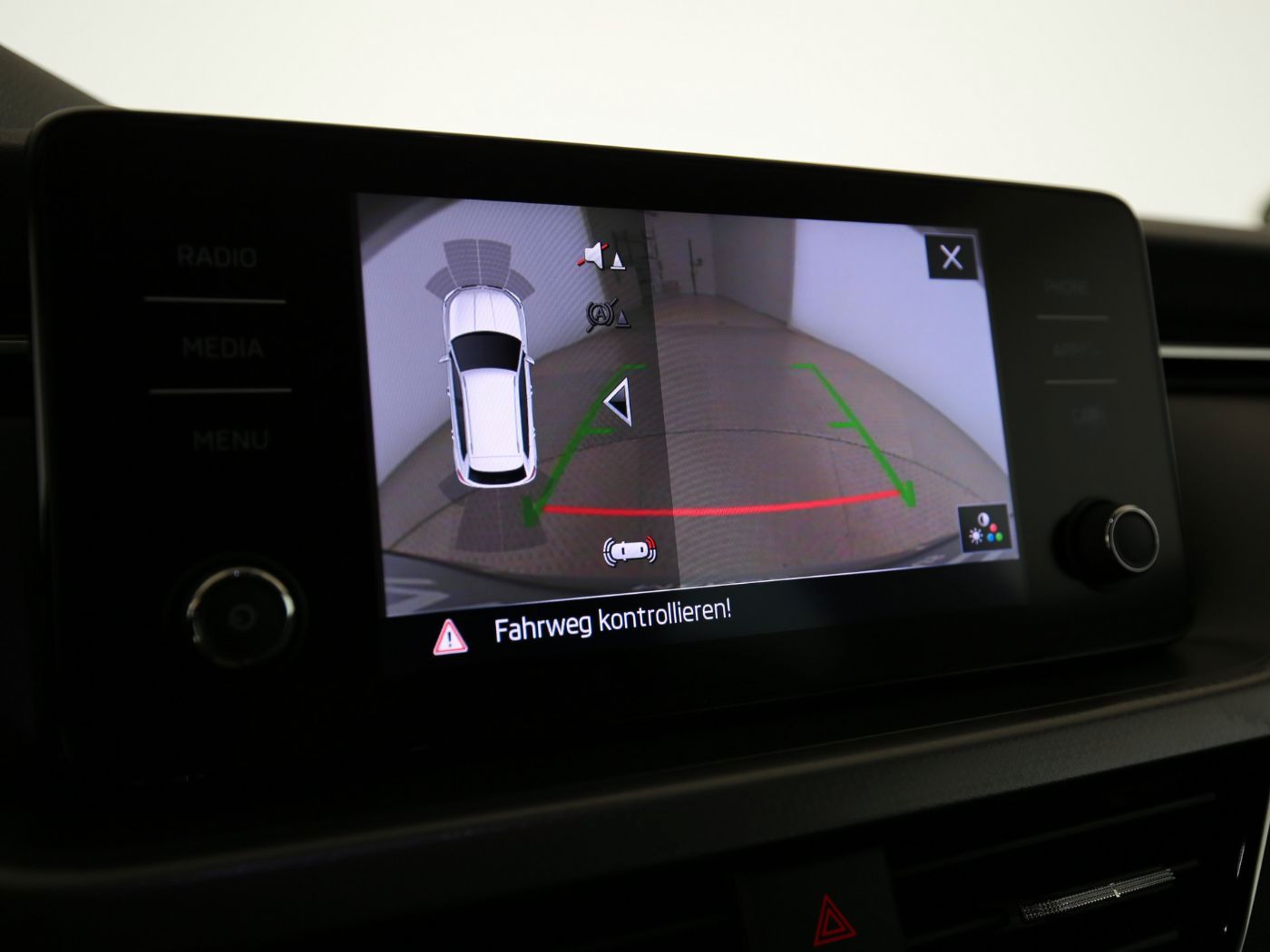 Fahrzeugabbildung SKODA Kamiq 1.0 TSI Clever AHK|LED|Kamera|KlimaA|PDC