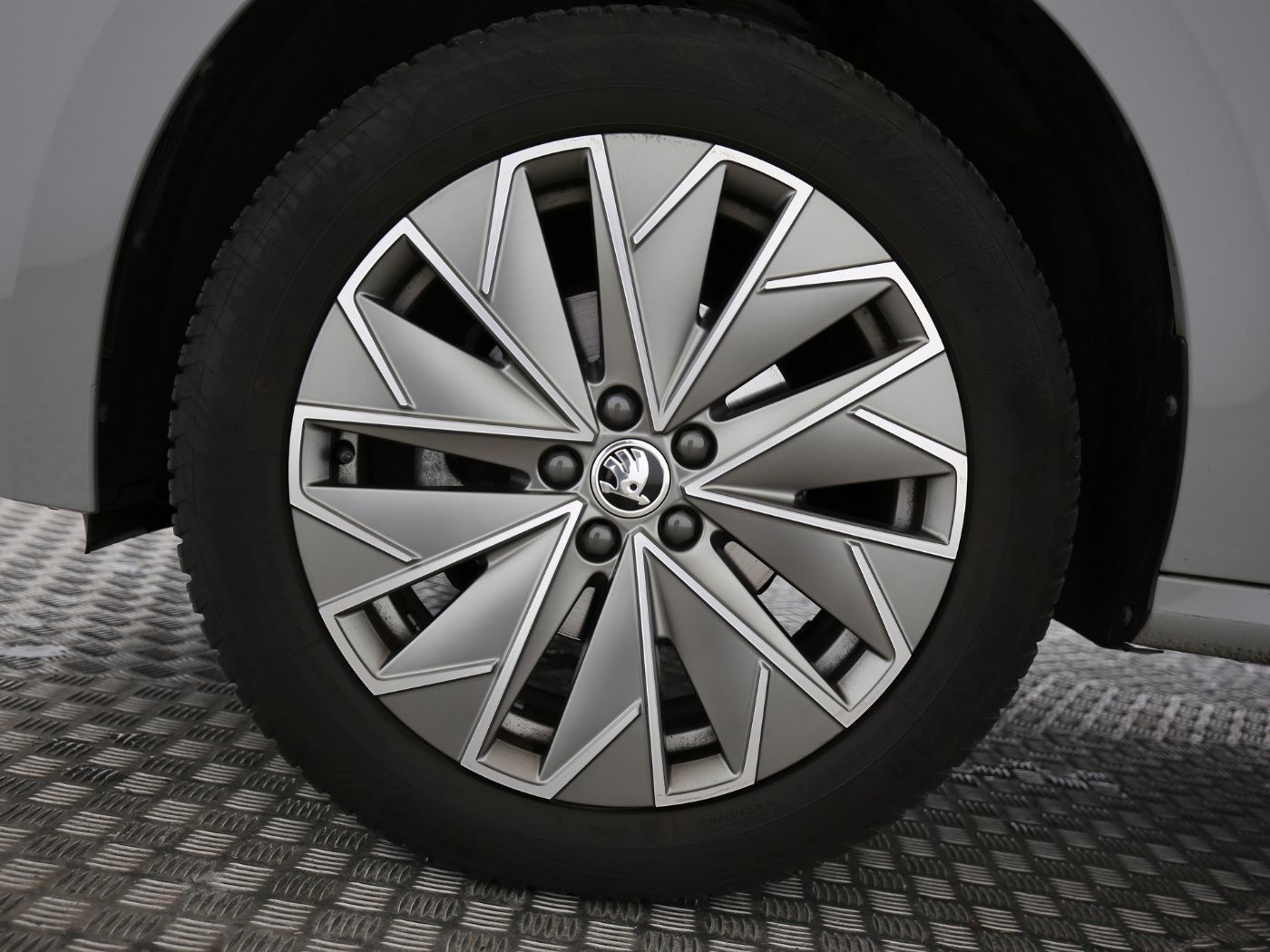 Fahrzeugabbildung SKODA Kamiq 1.0 TSI Clever AHK|LED|Kamera|KlimaA|PDC