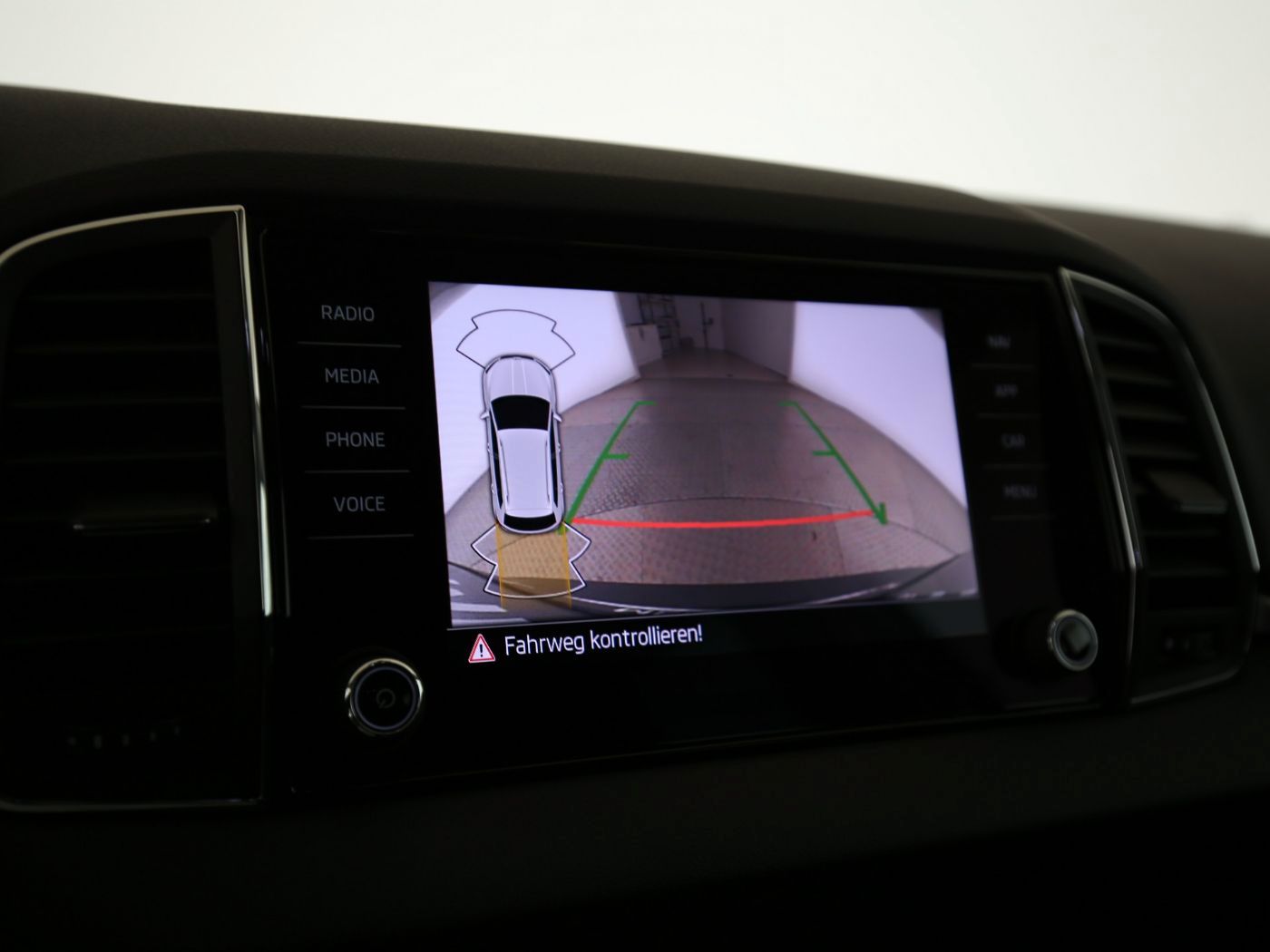 Fahrzeugabbildung SKODA Karoq 1.5 TSI ACT Clever 4xSHZG|ACC|LED|Navi|PDC