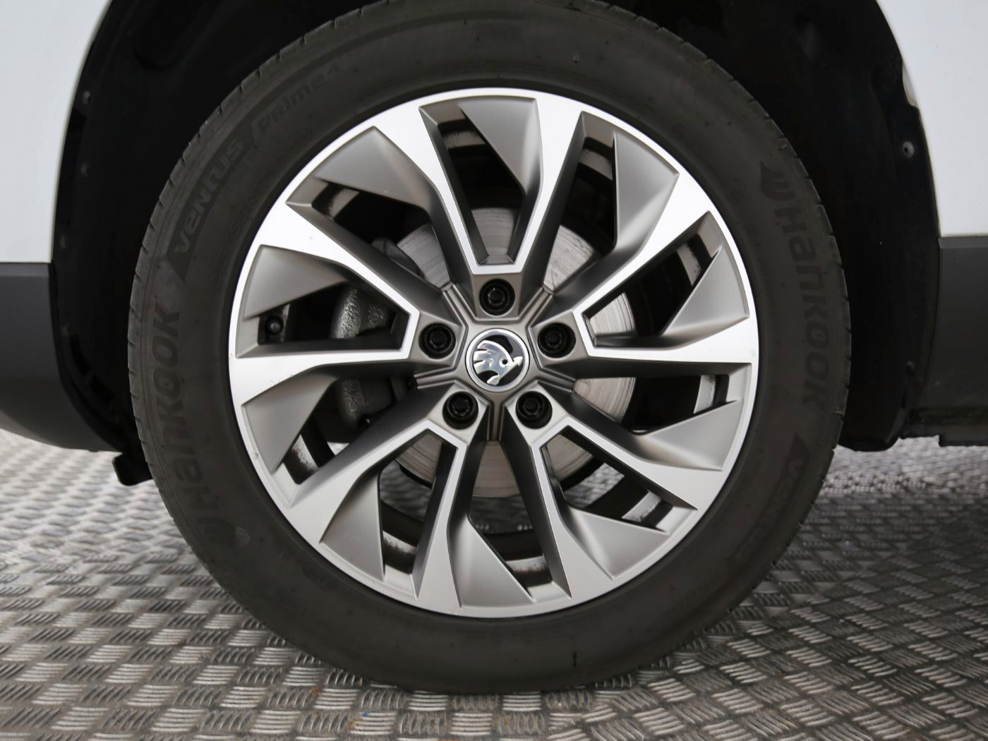 Fahrzeugabbildung SKODA Karoq 1.5 TSI ACT Clever 4xSHZG|ACC|LED|Navi|PDC