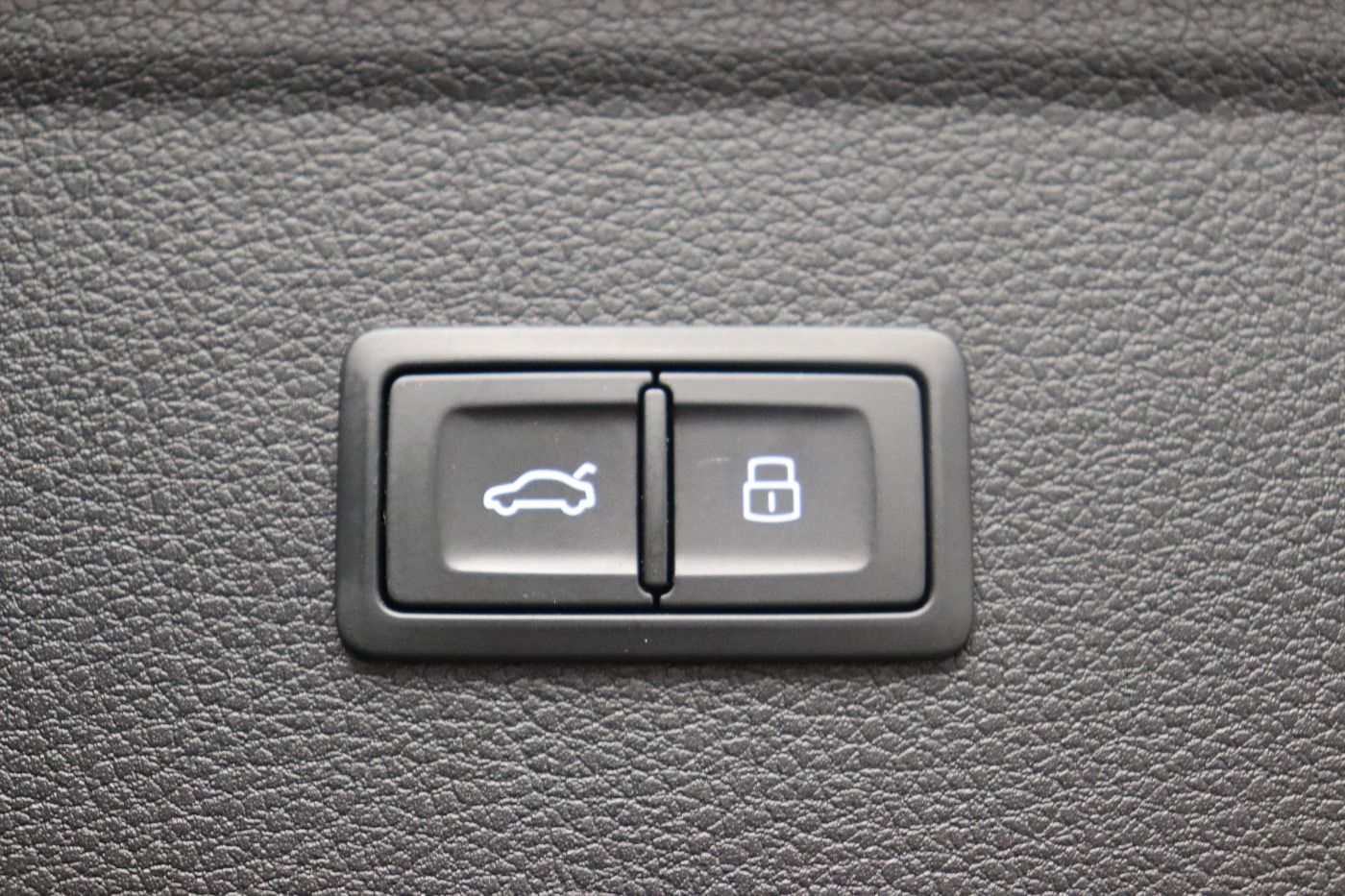 Fahrzeugabbildung Audi Q5 55 TFSIe quattro S tronic S line AHK|Luft|LED