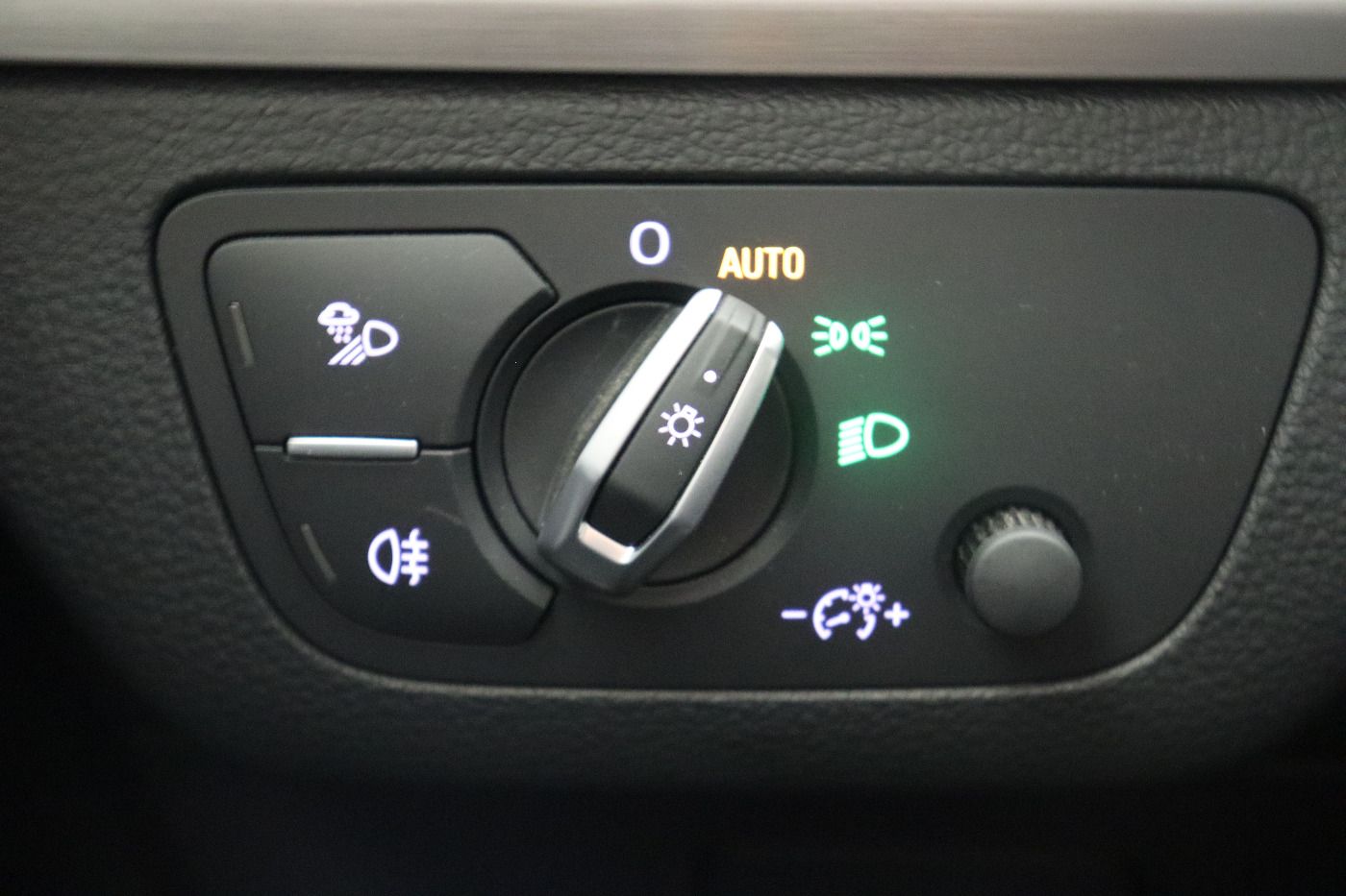 Fahrzeugabbildung Audi Q5 55 TFSIe quattro S tronic S line AHK|Luft|LED