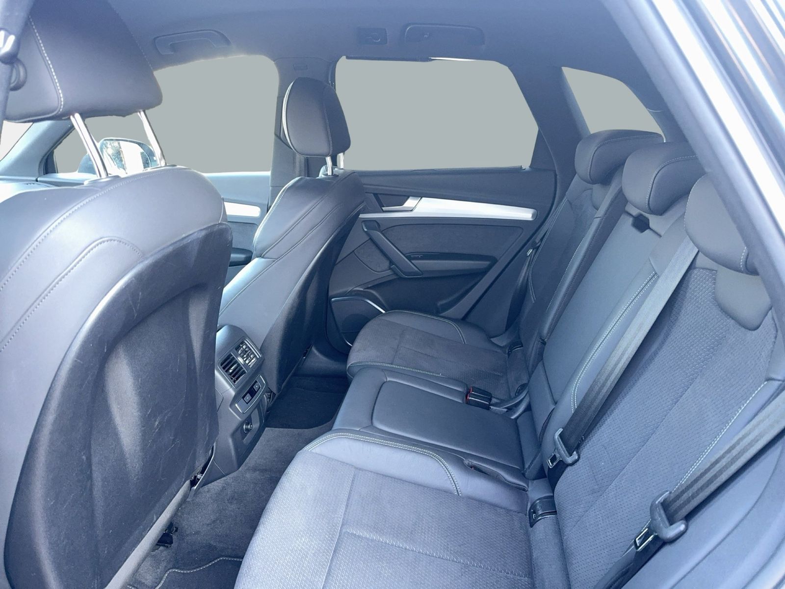 Fahrzeugabbildung Audi Q5 50 TFSI e quattro S tronic S line Matrix|AHK