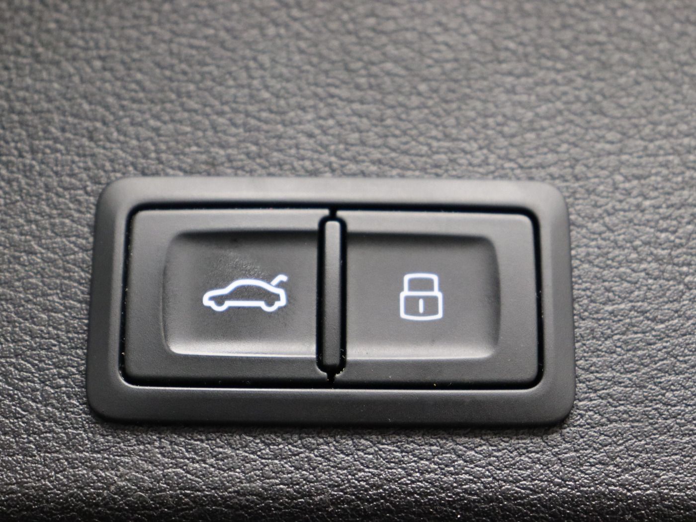 Fahrzeugabbildung Audi A4 Avant 40 TDI quattro S tronic S line CarPlay|