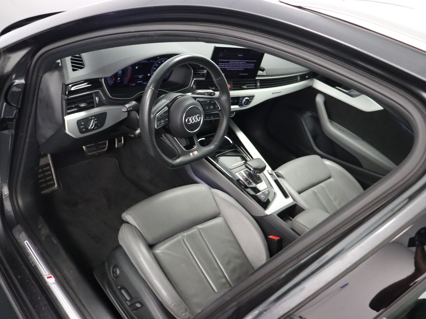 Fahrzeugabbildung Audi A4 Avant 40 TDI quattro S tronic S line CarPlay|