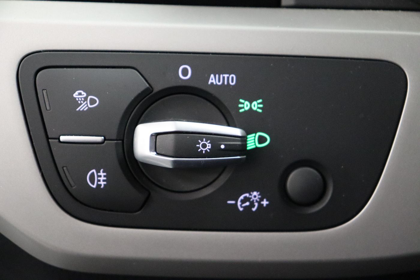 Fahrzeugabbildung Audi A4 Avant 40 TDI quattro S tronic Matrix|CarPlay