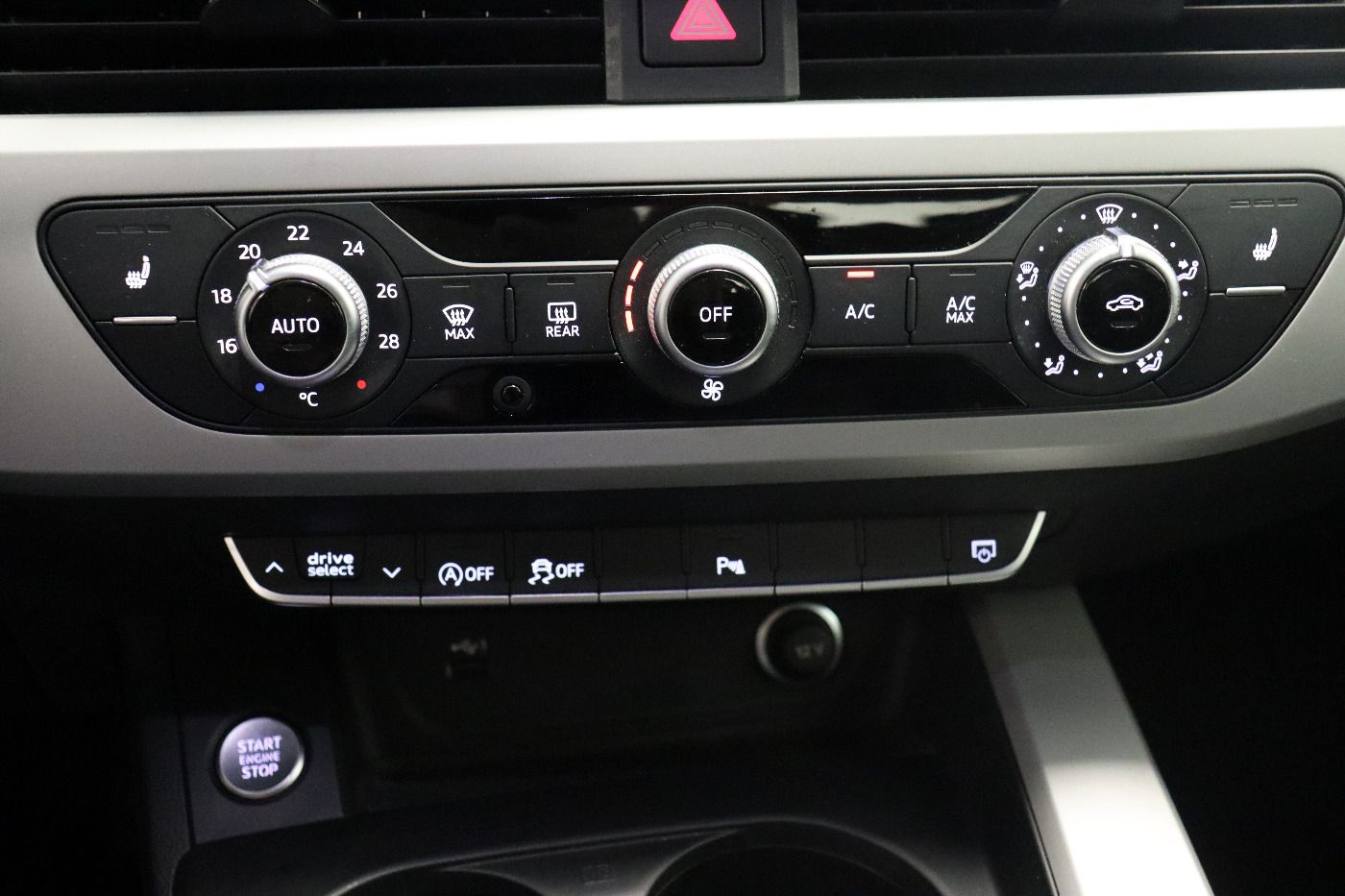 Fahrzeugabbildung Audi A4 Avant 40 TDI quattro S tronic Matrix|CarPlay