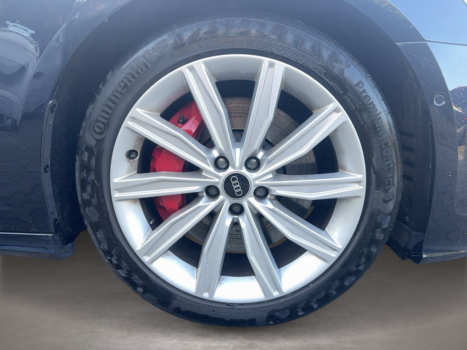 Fahrzeugabbildung Audi A6 Avant 55 TFSIe quattro S tronic S line Matrix