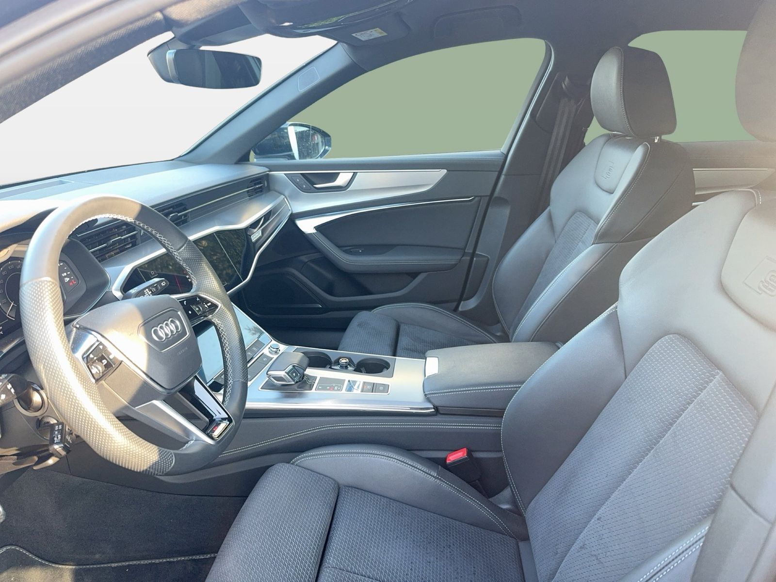 Fahrzeugabbildung Audi A6 Avant 55 TFSIe quattro S tronic S line Matrix