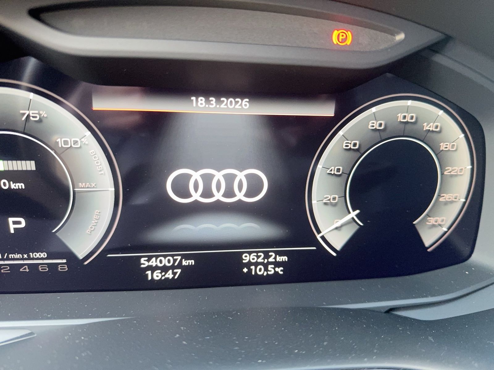 Fahrzeugabbildung Audi A6 Avant 55 TFSIe quattro S tronic S line Matrix