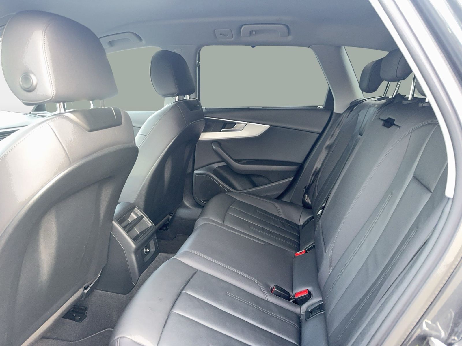 Fahrzeugabbildung Audi A4 Avant 40 TDI S tronic Advanced Matrix|AHK|LED