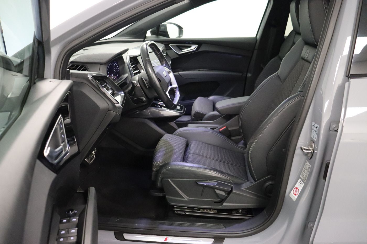 Fahrzeug autohaus mense Fahrzeugabbildung Audi Q4 e-tron 45 quattro AHK|Standhzg|LED|Navi