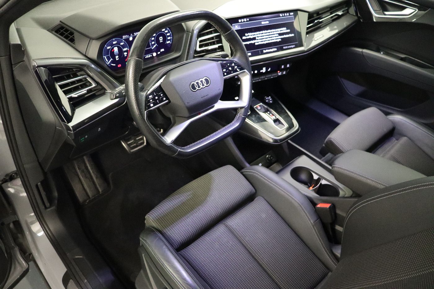 Fahrzeug autohaus mense Fahrzeugabbildung Audi Q4 e-tron 45 quattro AHK|Standhzg|LED|Navi