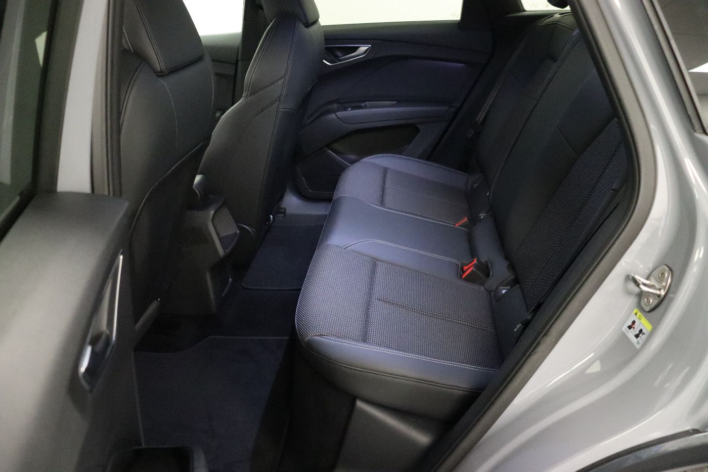 Fahrzeug autohaus mense Fahrzeugabbildung Audi Q4 e-tron 45 quattro AHK|Standhzg|LED|Navi