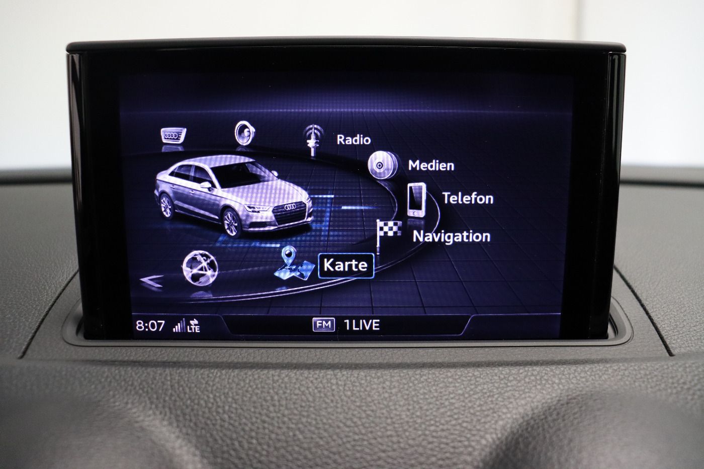 Fahrzeugabbildung Audi A3 Limousine 30 TDI Navi|Xenon|Akustikglas|PDC