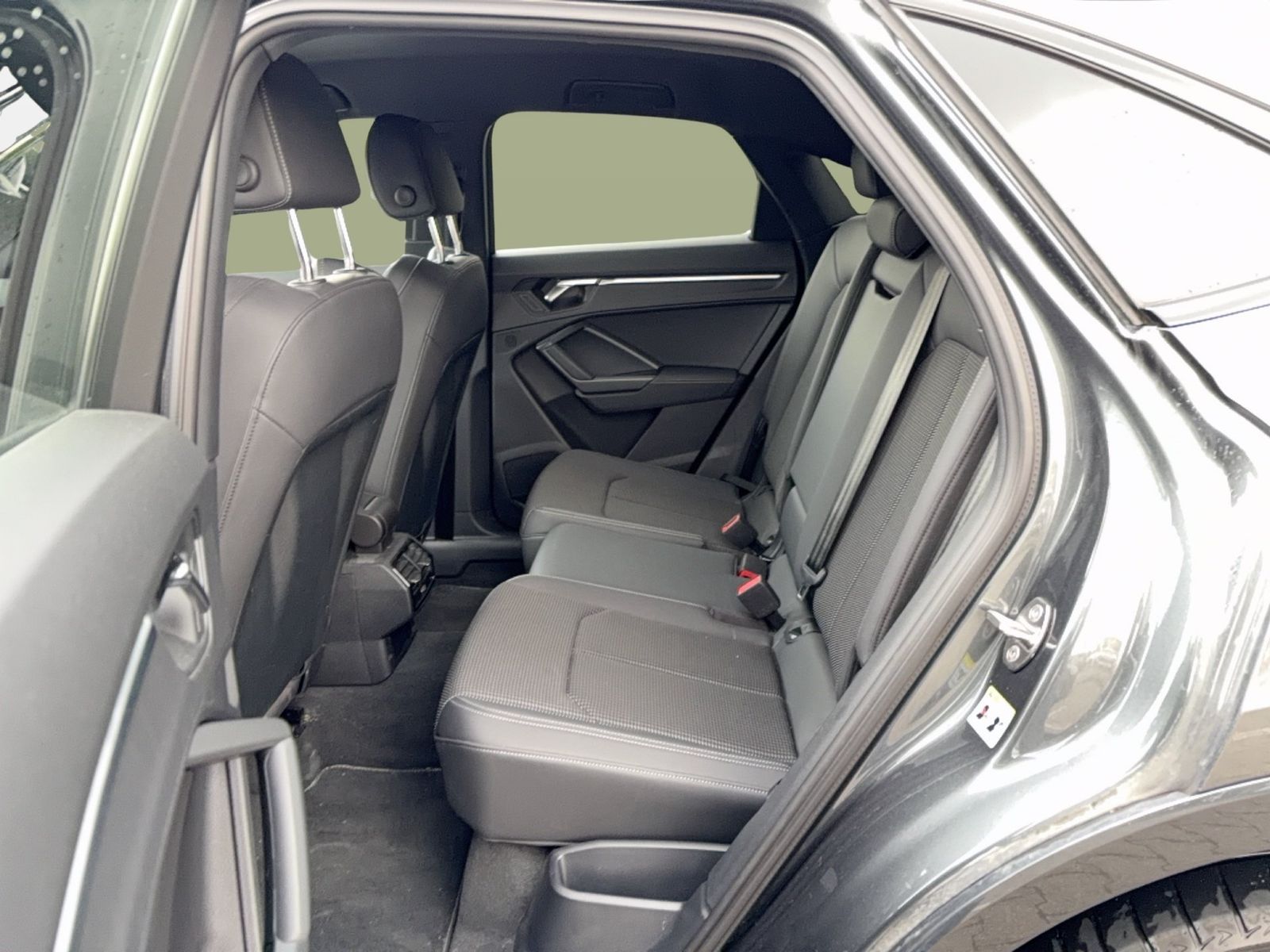 Fahrzeugabbildung Audi Q3 Sportback 45 TFSI e S tronic S line Matrix|LM
