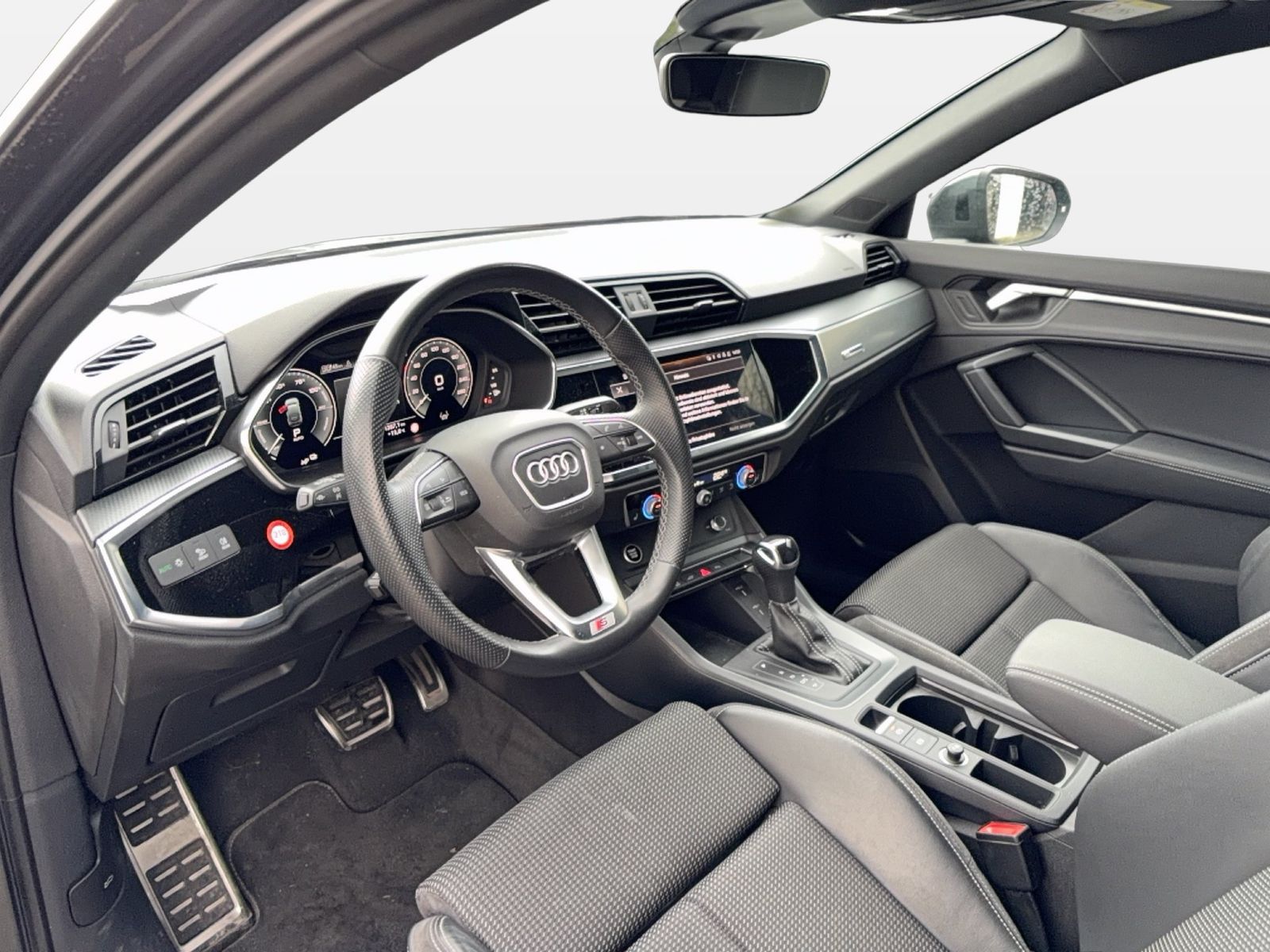 Fahrzeugabbildung Audi Q3 Sportback 45 TFSI e S tronic S line Matrix|LM