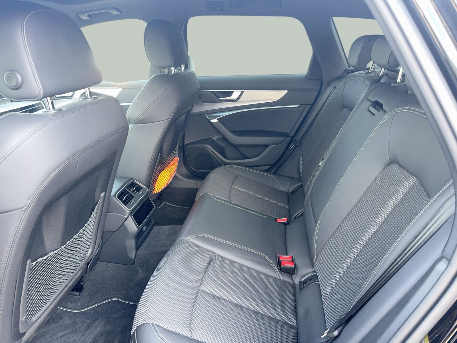 Fahrzeugabbildung Audi A6 Avant 50 TFSIe quattro S tronic S line AHK