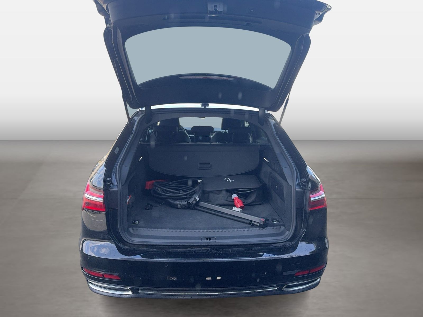 Fahrzeugabbildung Audi A6 Avant 50 TFSIe quattro S tronic S line AHK