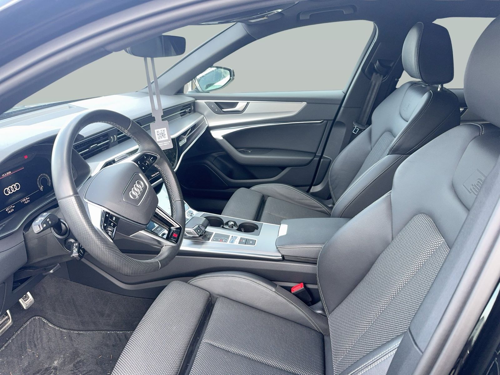 Fahrzeugabbildung Audi A6 Avant 50 TFSIe quattro S tronic S line AHK