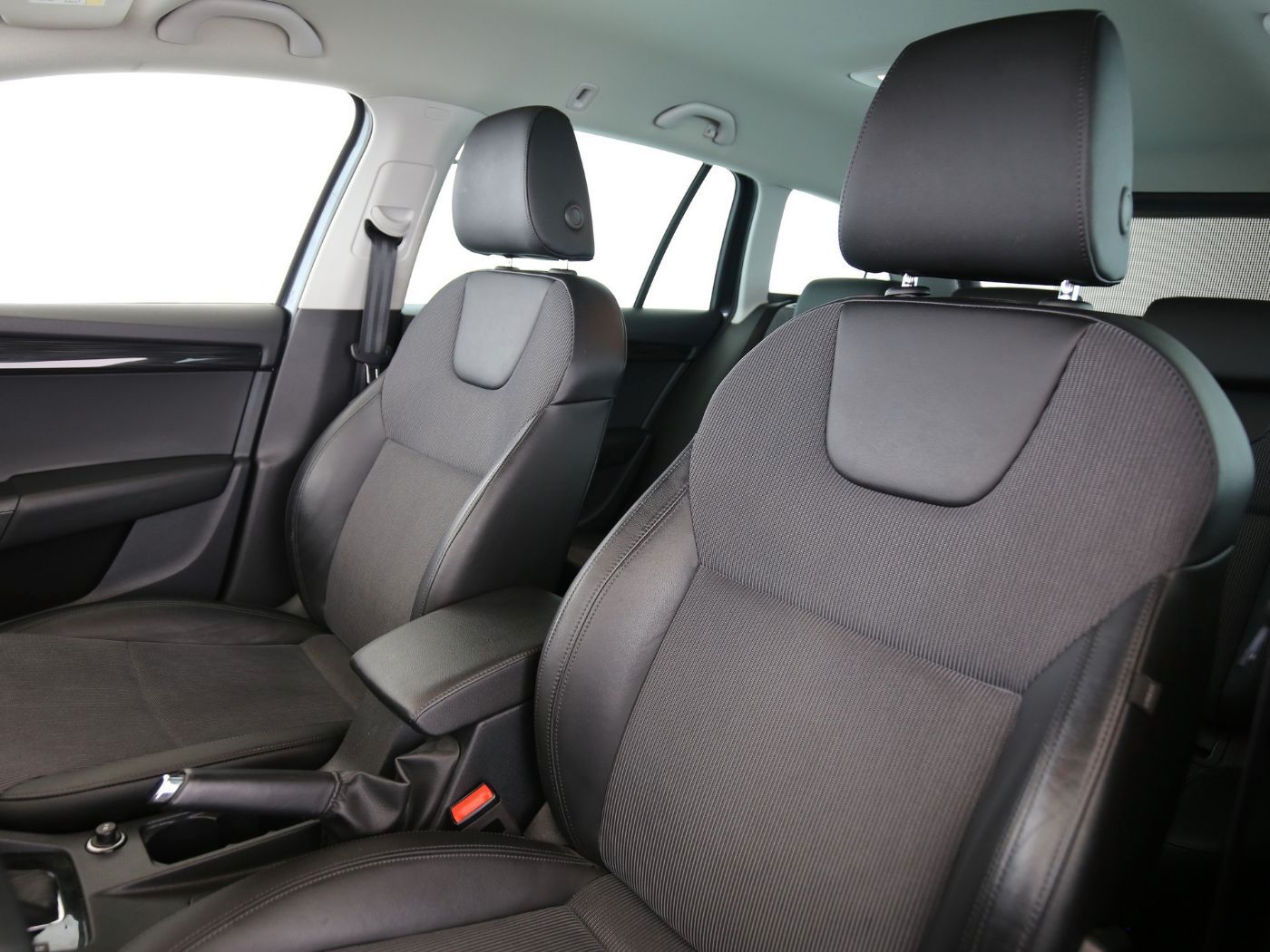 Fahrzeug autohaus mense Fahrzeugabbildung SKODA Octavia Combi 1.0 TSI Style Navi|Facelift|PDC