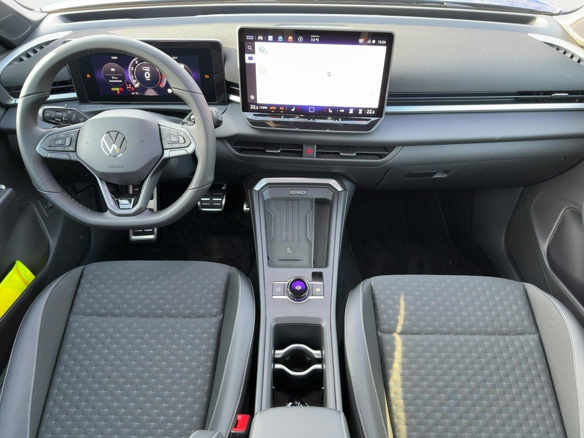 Fahrzeugabbildung Volkswagen T-Roc 1.5 eTSI DSG R-Line BlackStyle Nav HUD 360