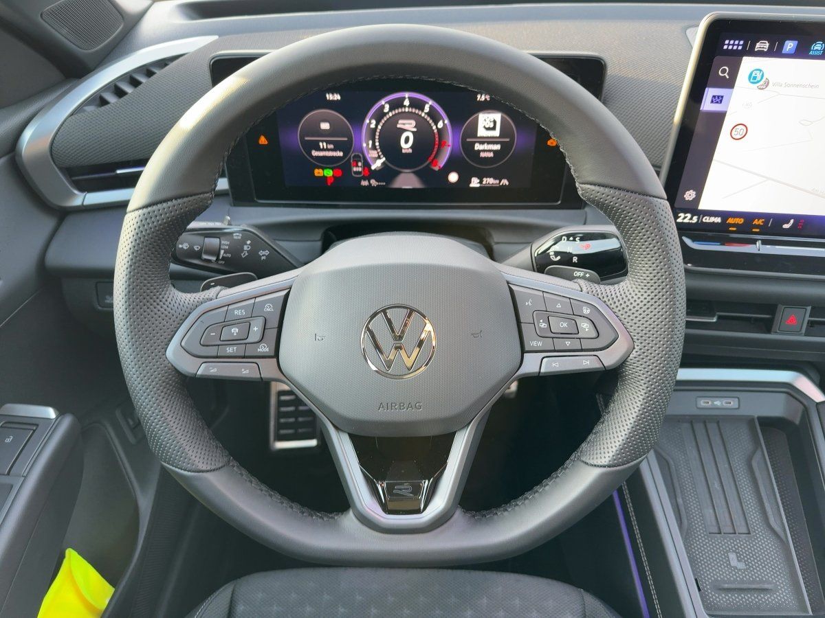 Fahrzeugabbildung Volkswagen T-Roc 1.5 eTSI DSG R-Line BlackStyle Nav HUD 360