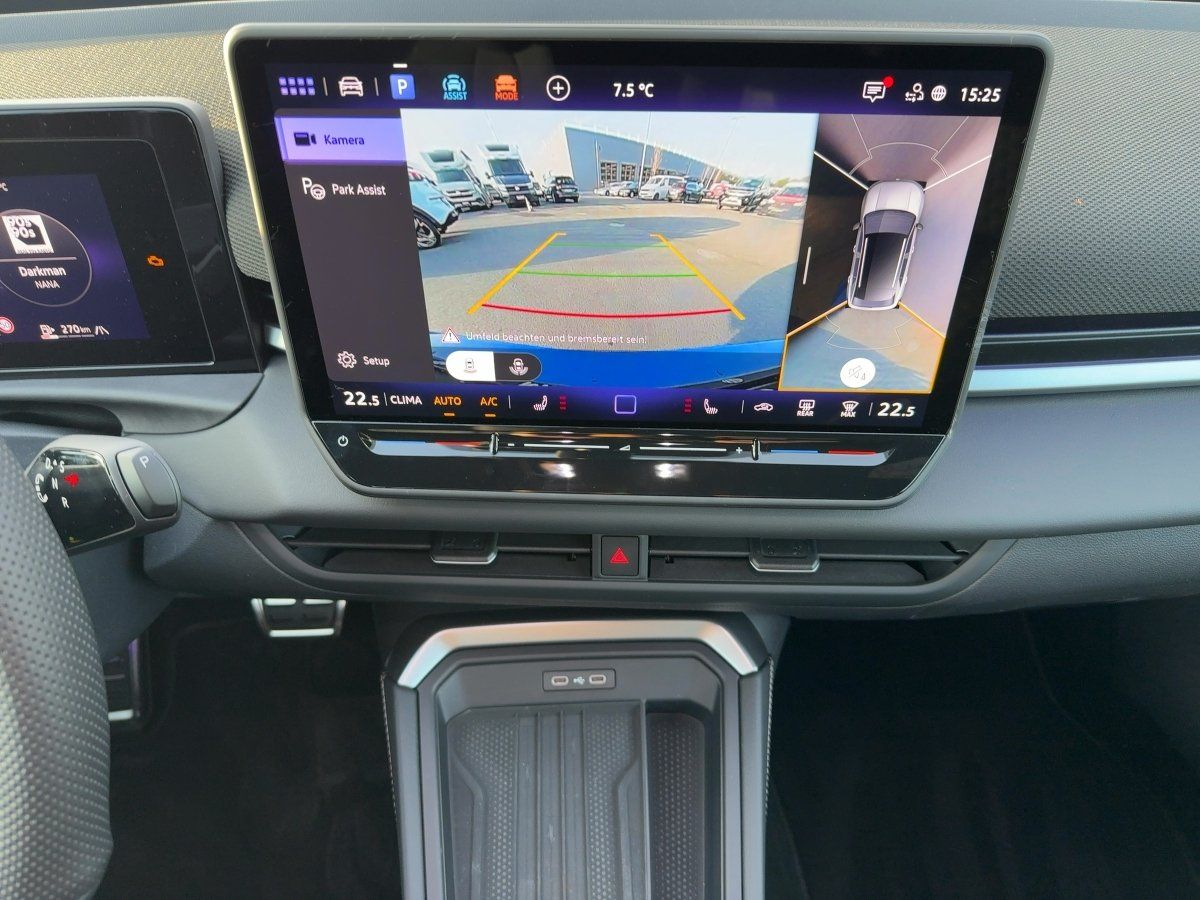 Fahrzeugabbildung Volkswagen T-Roc 1.5 eTSI DSG R-Line BlackStyle Nav HUD 360