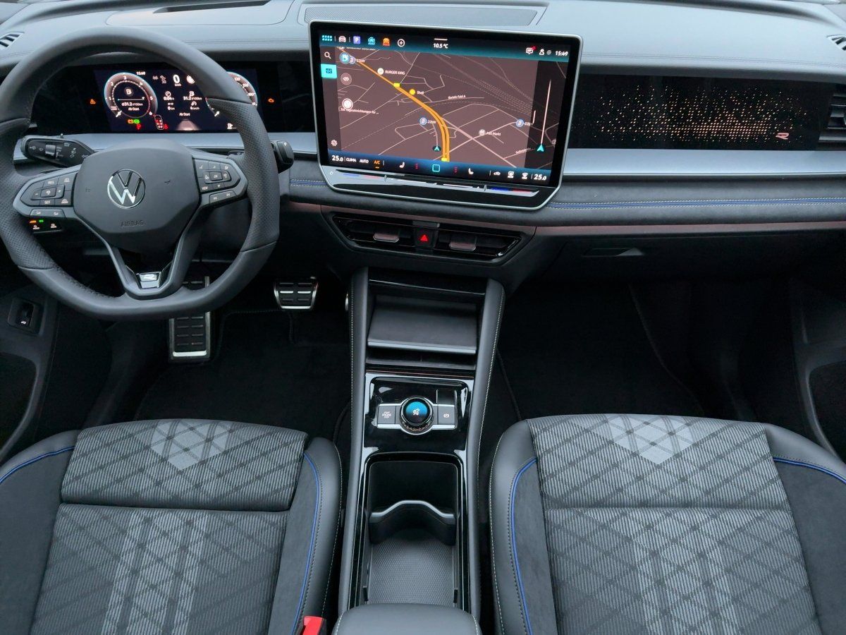 Fahrzeugabbildung Volkswagen Tayron TDI 4M R-Line AHK Pano BlackStyle 7-Sitze