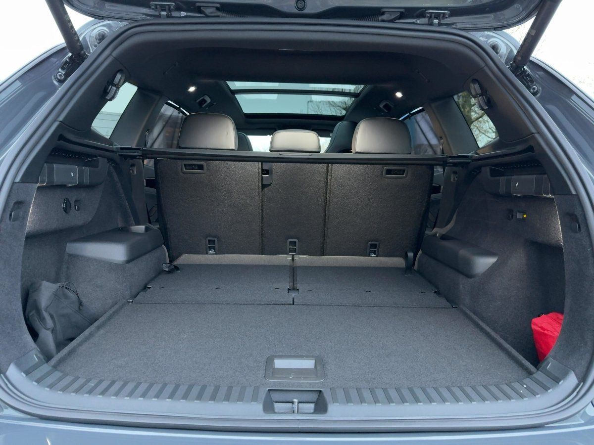 Fahrzeugabbildung Volkswagen Tayron TDI 4M R-Line AHK Pano BlackStyle 7-Sitze