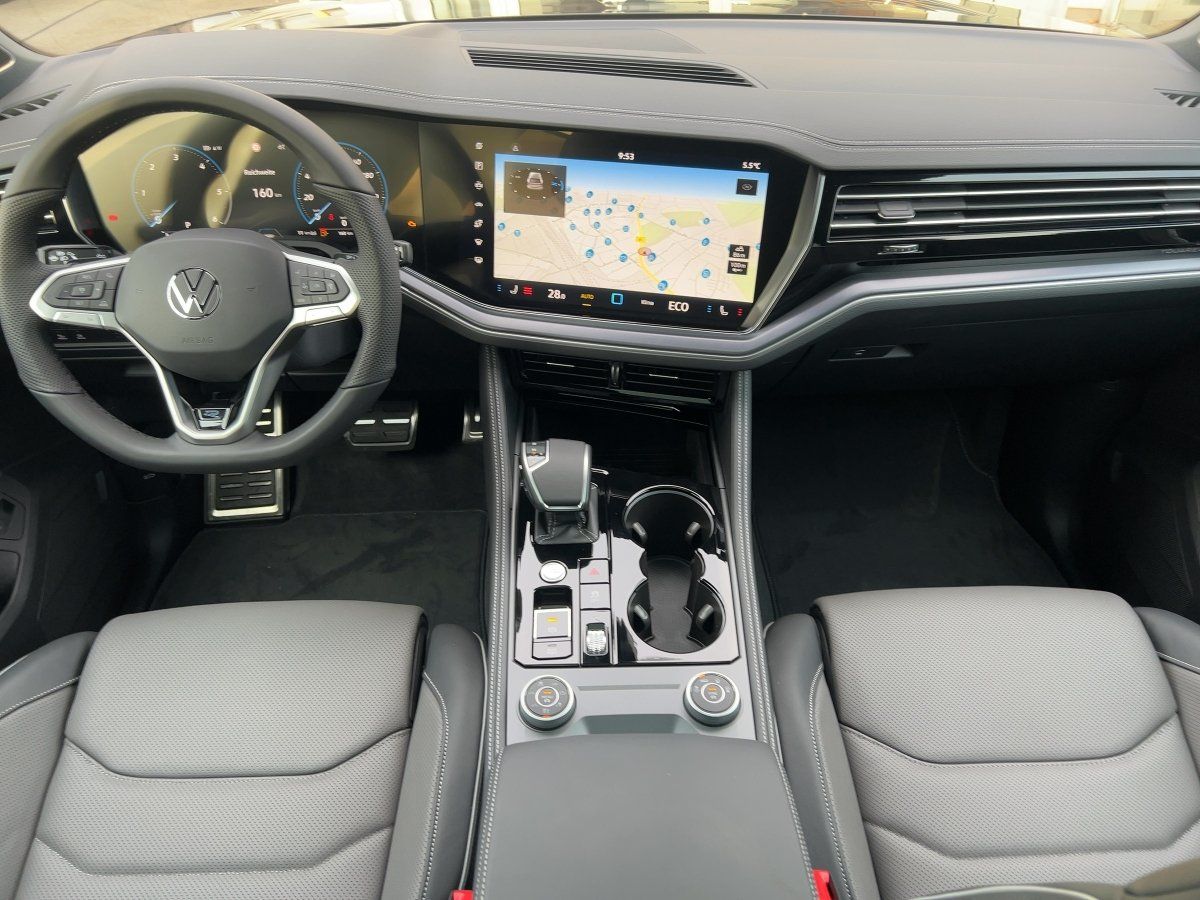 Fahrzeug autohaus mense Fahrzeugabbildung Volkswagen Touareg R-Line V6 TDI 4M BlackStyle Standhzg Luf - mit KI generiert/bearbeitet