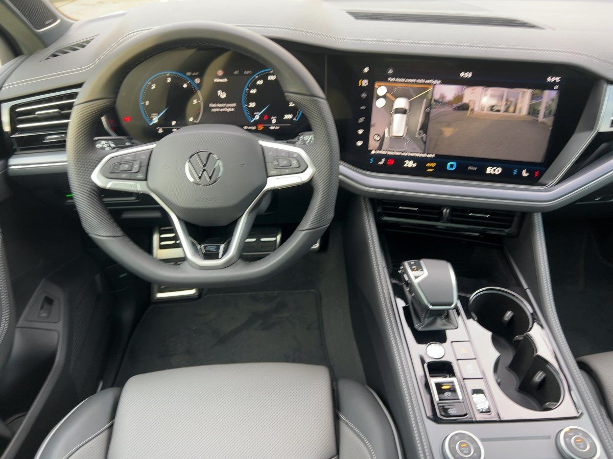Fahrzeug autohaus mense Fahrzeugabbildung Volkswagen Touareg R-Line V6 TDI 4M BlackStyle Standhzg Luf - mit KI generiert/bearbeitet