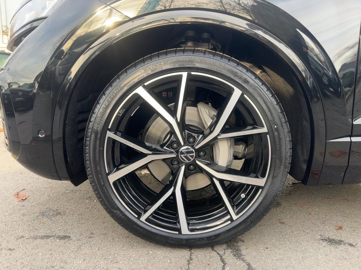 Fahrzeug autohaus mense Fahrzeugabbildung Volkswagen Touareg R-Line V6 TDI 4M BlackStyle Standhzg Luf - mit KI generiert/bearbeitet