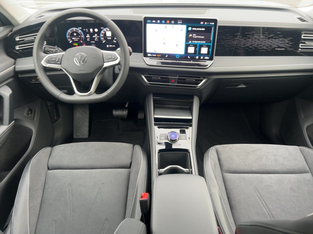 Fahrzeugabbildung Volkswagen Tiguan TDI Elegance AHK Nav 360° IQ.Light eKlapp