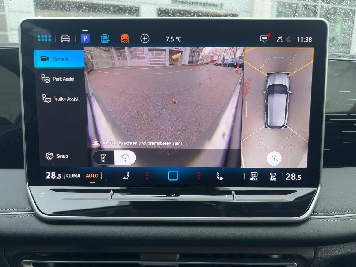 Fahrzeugabbildung Volkswagen Tiguan TDI Elegance AHK Nav 360° IQ.Light eKlapp