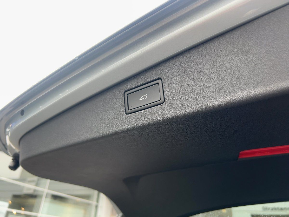 Fahrzeugabbildung Volkswagen Tiguan TDI Elegance AHK Nav 360° IQ.Light eKlapp