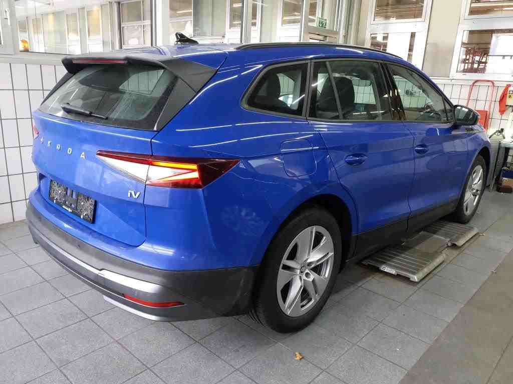 Fahrzeugabbildung SKODA Enyaq 50 Loft LED|VirtualCP|KlimaA|LaneAss|PDC