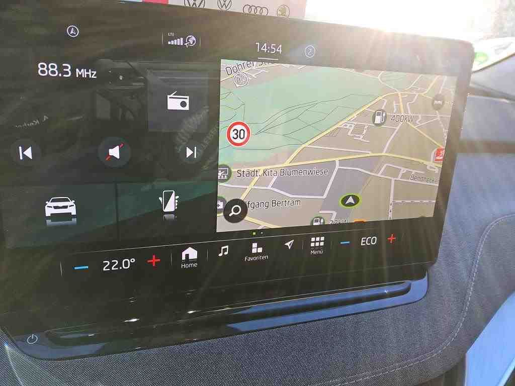 Fahrzeugabbildung SKODA Enyaq 50 Loft LED|VirtualCP|KlimaA|LaneAss|PDC