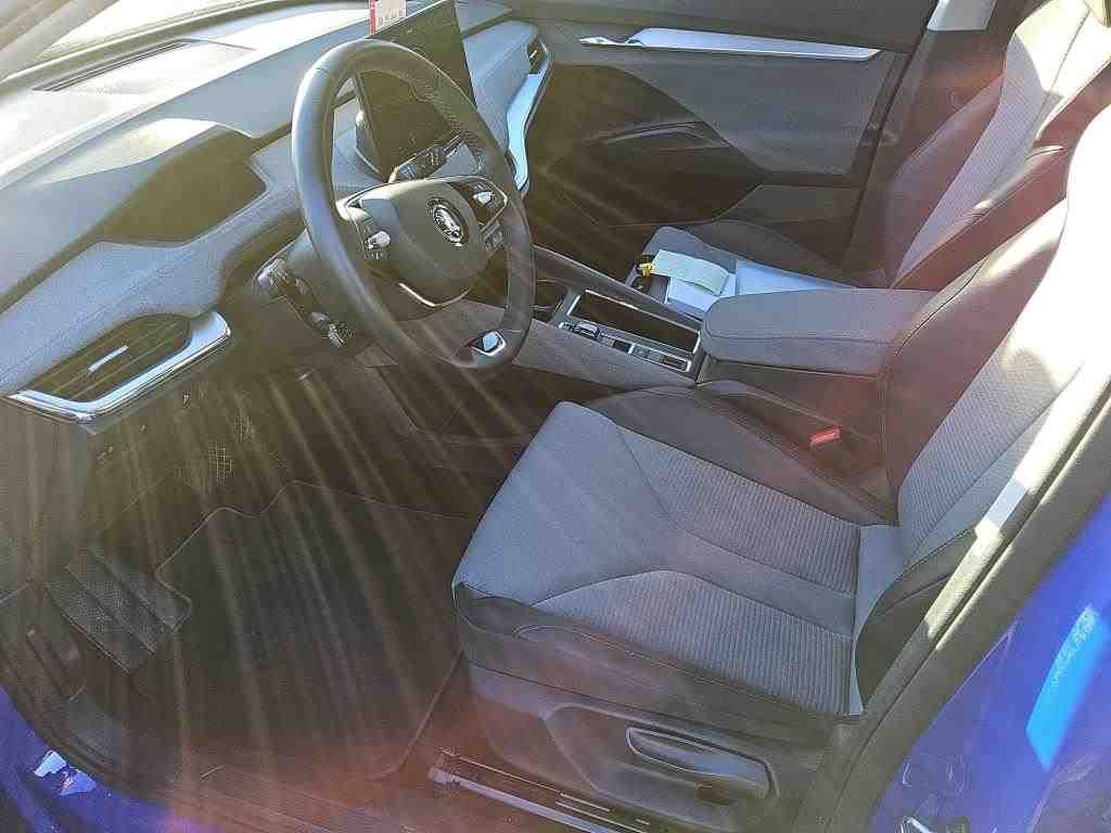 Fahrzeugabbildung SKODA Enyaq 50 Loft LED|VirtualCP|KlimaA|LaneAss|PDC