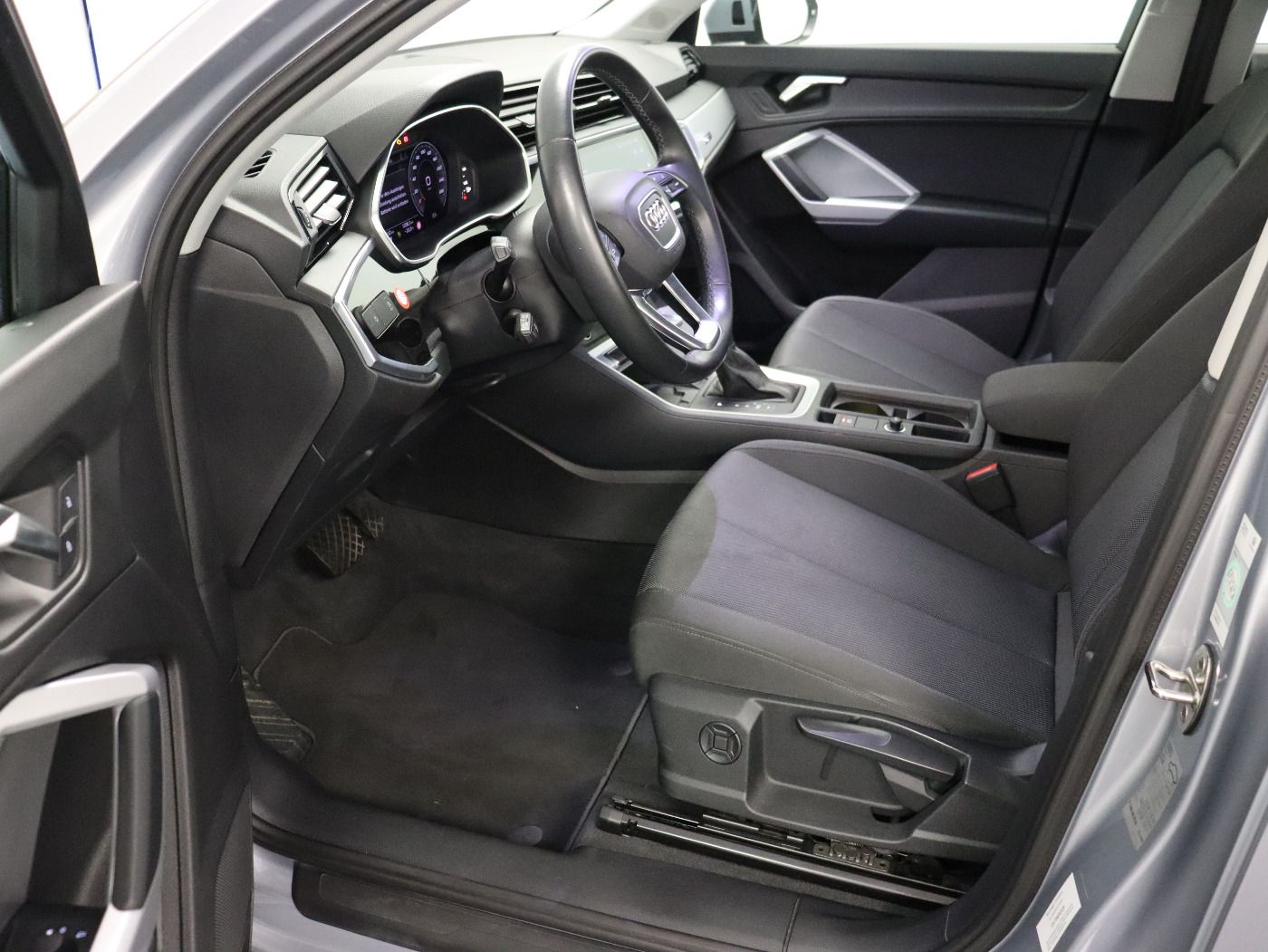 Fahrzeugabbildung Audi Q3 35 TDI S tronic |CarPlay|SpurH|AkustikGlas|LM