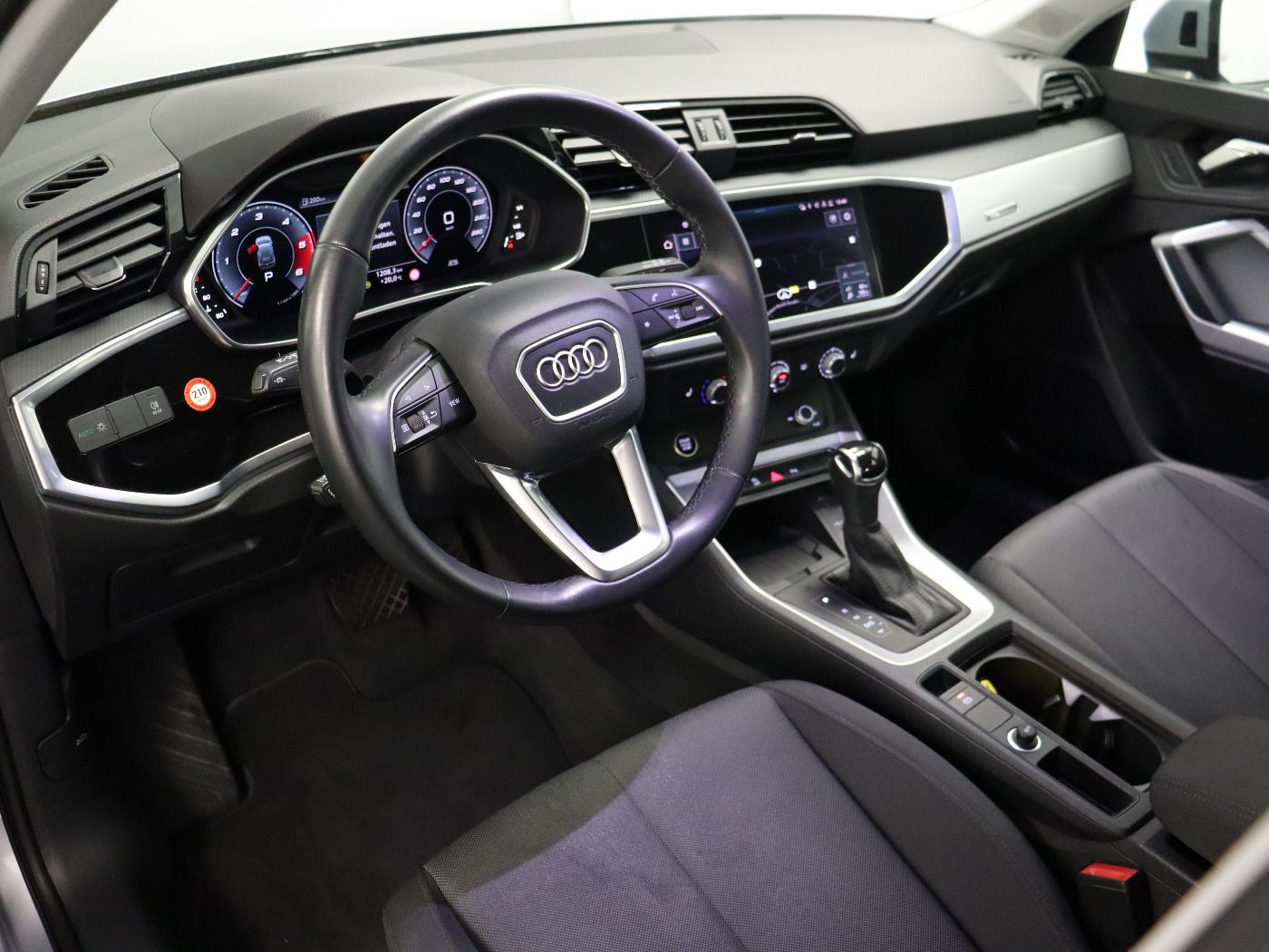 Fahrzeugabbildung Audi Q3 35 TDI S tronic |CarPlay|SpurH|AkustikGlas|LM