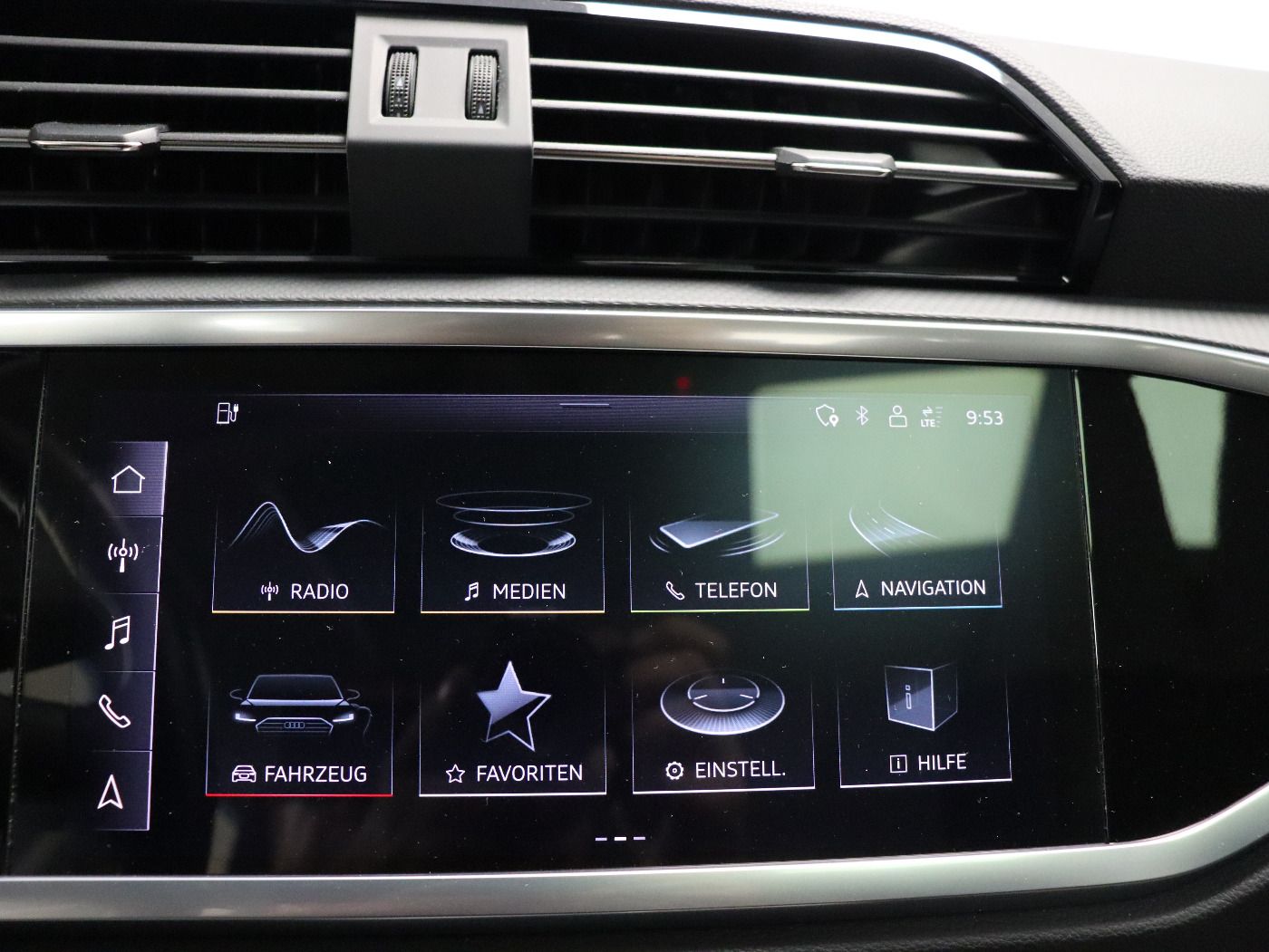 Fahrzeug autohaus mense Fahrzeugabbildung Audi Q3 45 TFSIe S tronic S line Matrix|AHK|Pano|SD|L