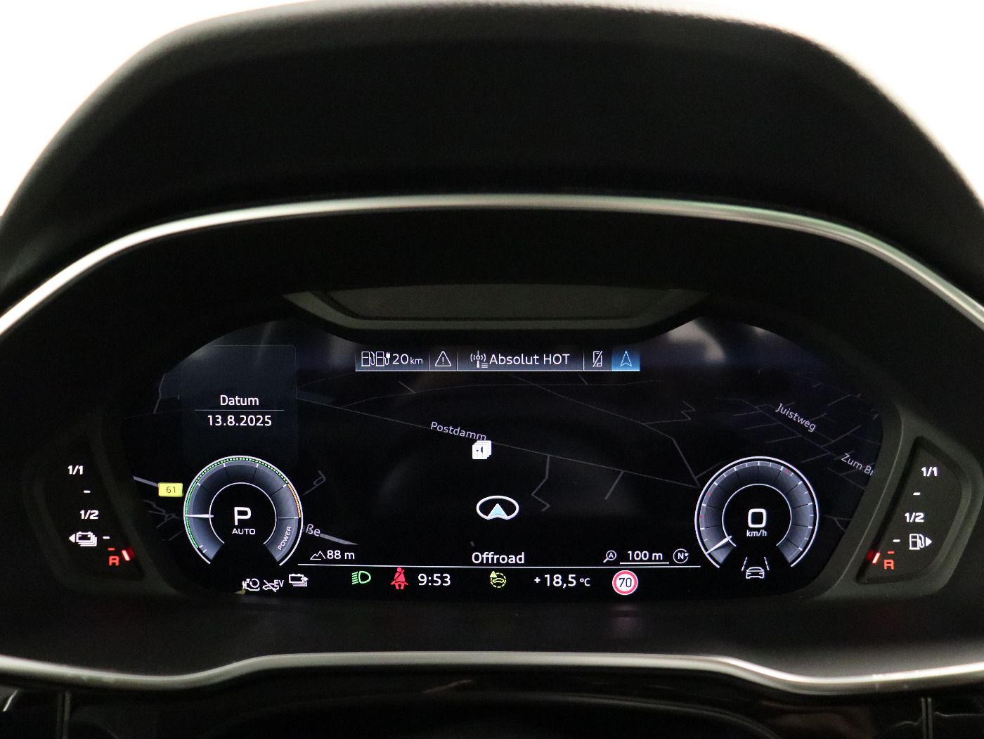 Fahrzeug autohaus mense Fahrzeugabbildung Audi Q3 45 TFSIe S tronic S line Matrix|AHK|Pano|SD|L