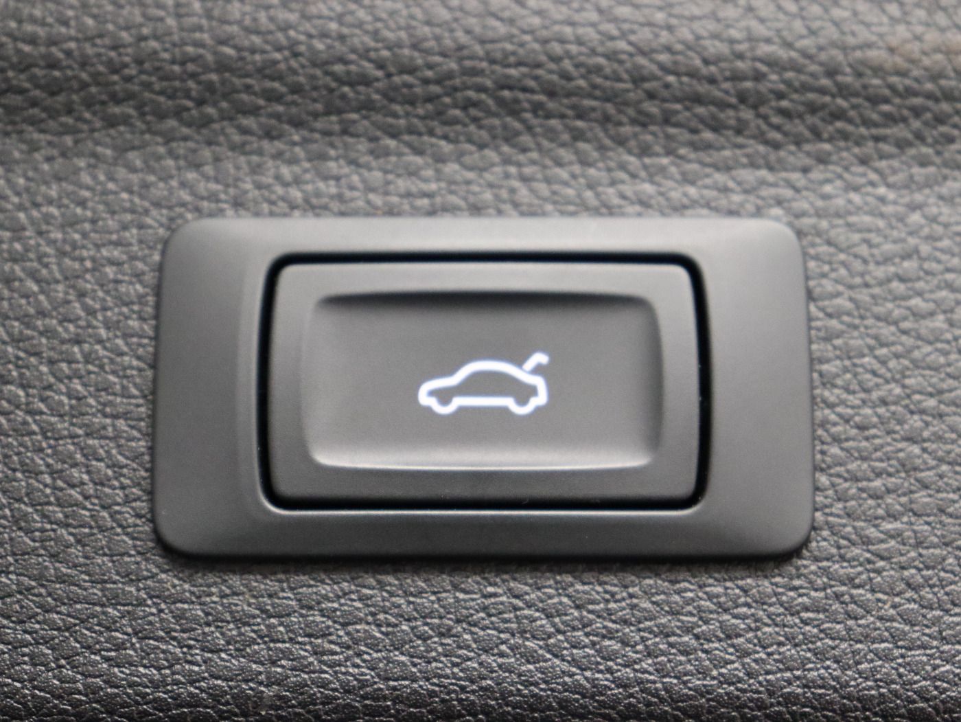 Fahrzeug autohaus mense Fahrzeugabbildung Audi Q3 45 TFSIe S tronic S line Matrix|AHK|Pano|SD|L