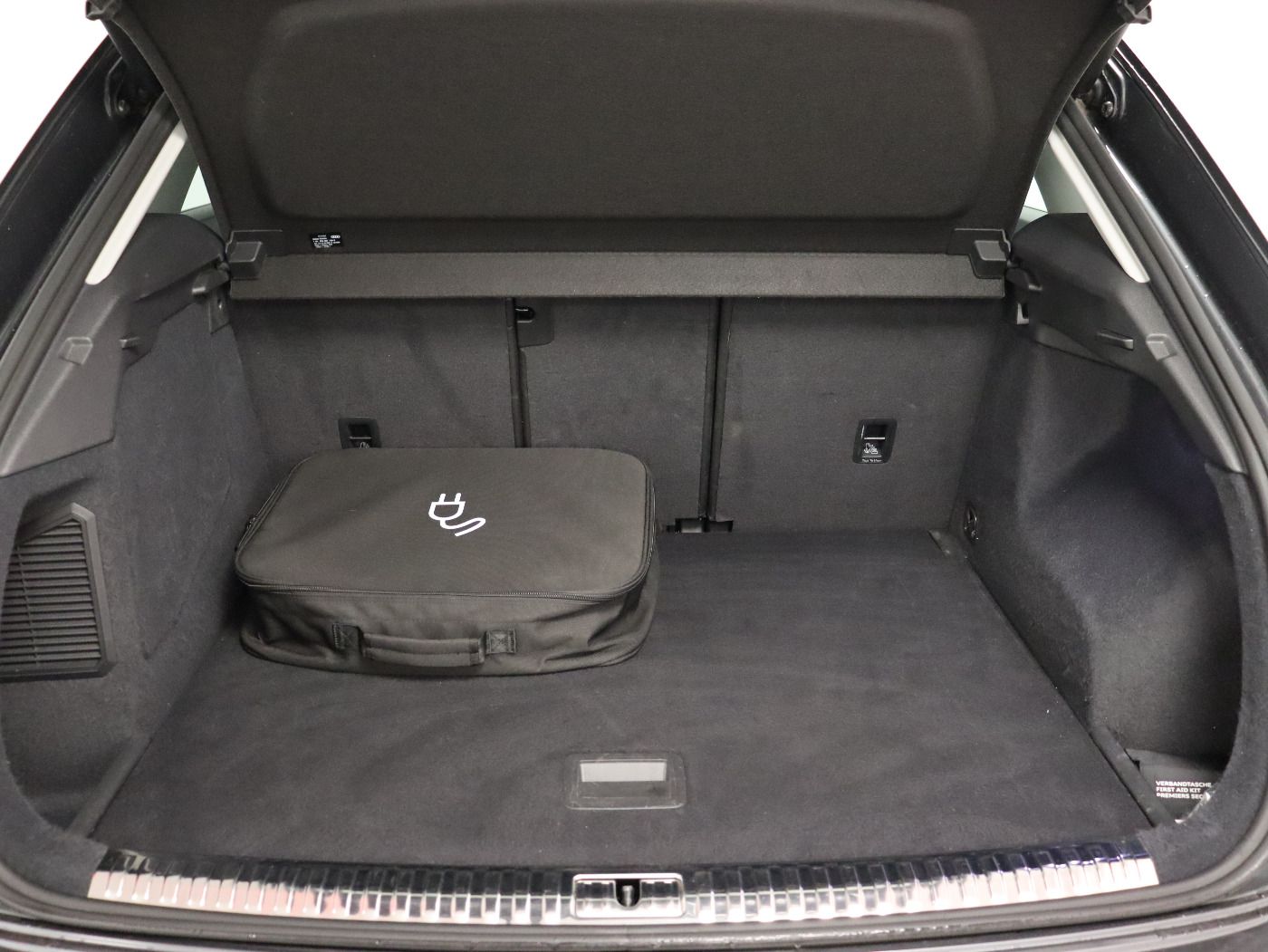 Fahrzeug autohaus mense Fahrzeugabbildung Audi Q3 45 TFSIe S tronic S line Matrix|AHK|Pano|SD|L