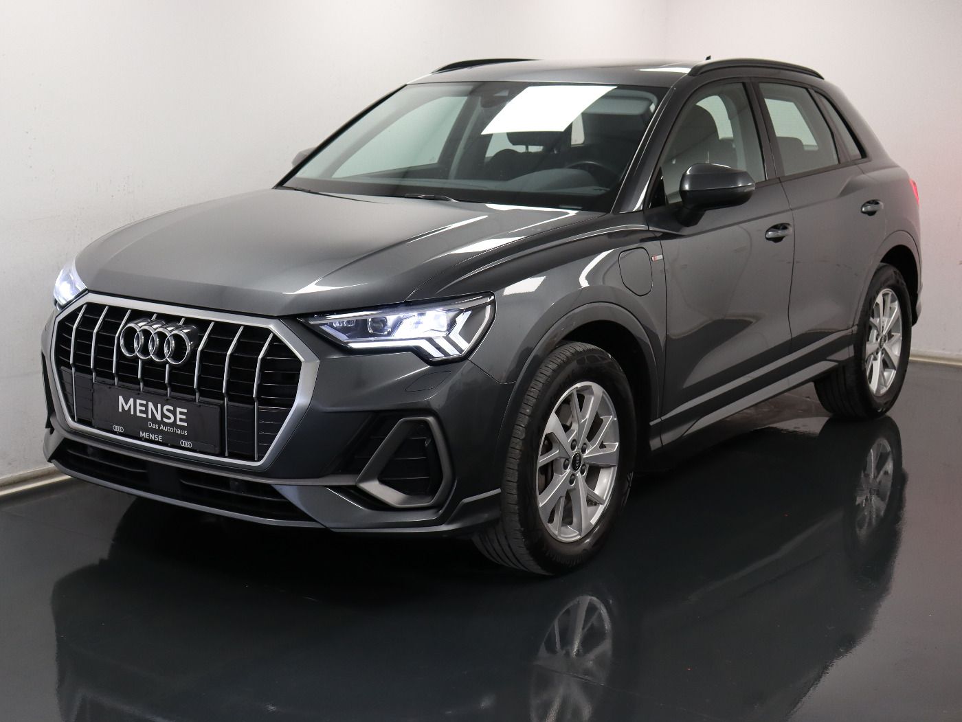 Fahrzeug autohaus mense Fahrzeugabbildung Audi Q3 45 TFSIe S tronic S line Matrix|AHK|Pano|SD|L