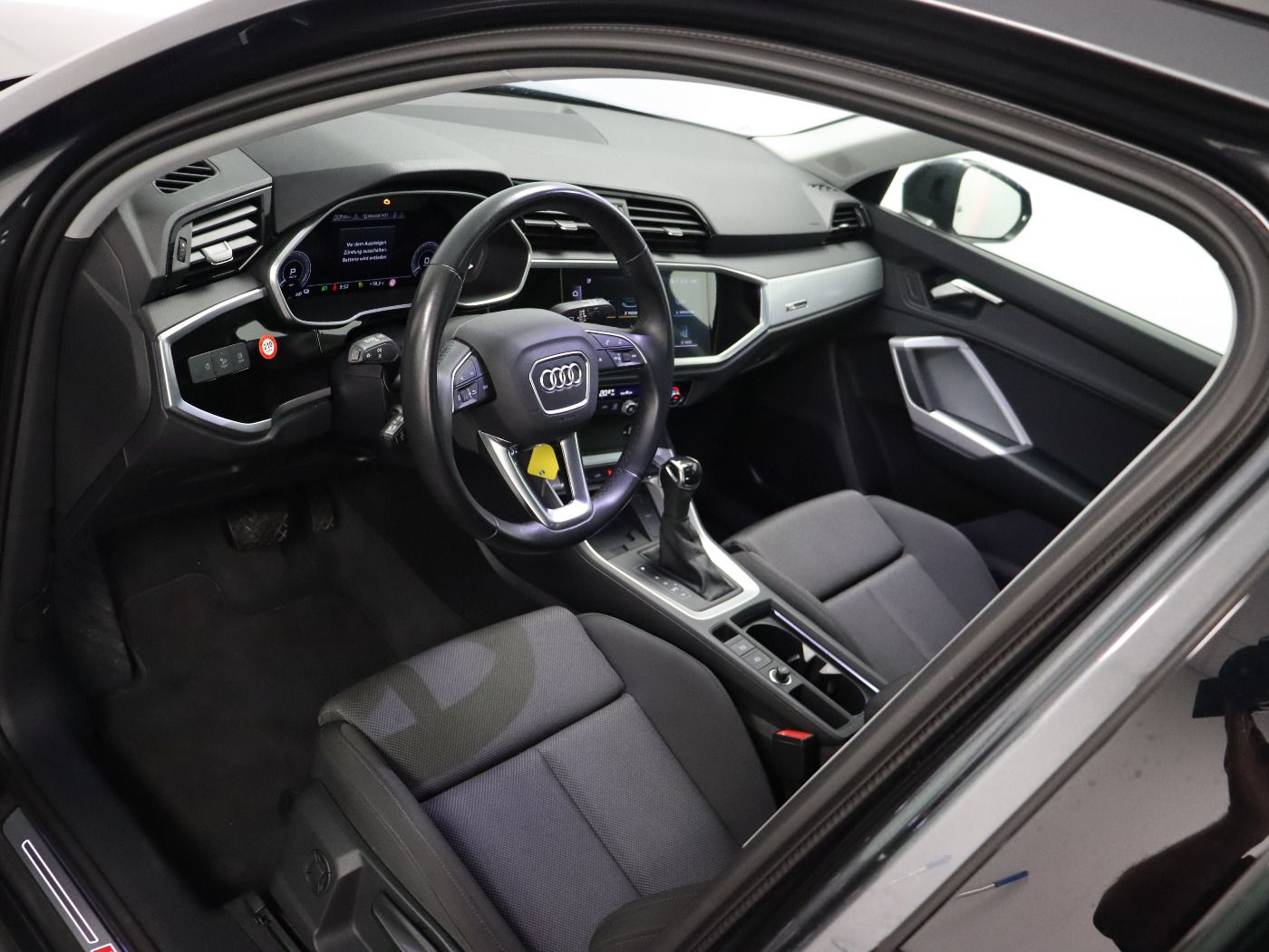 Fahrzeug autohaus mense Fahrzeugabbildung Audi Q3 45 TFSIe S tronic S line Matrix|AHK|Pano|SD|L