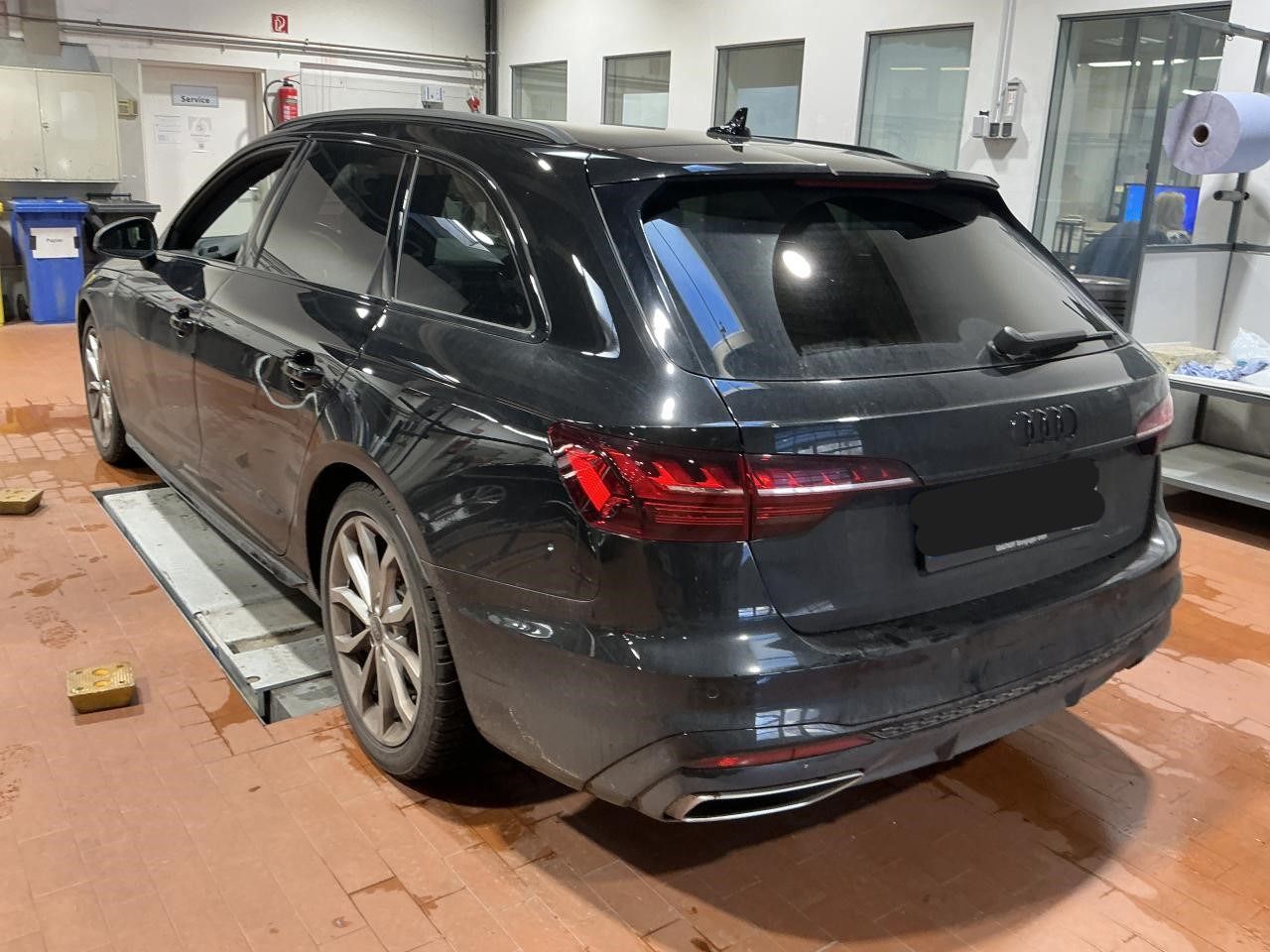 Fahrzeugabbildung Audi A4 Avant 40 TFSI S tronic S line Competition Plu