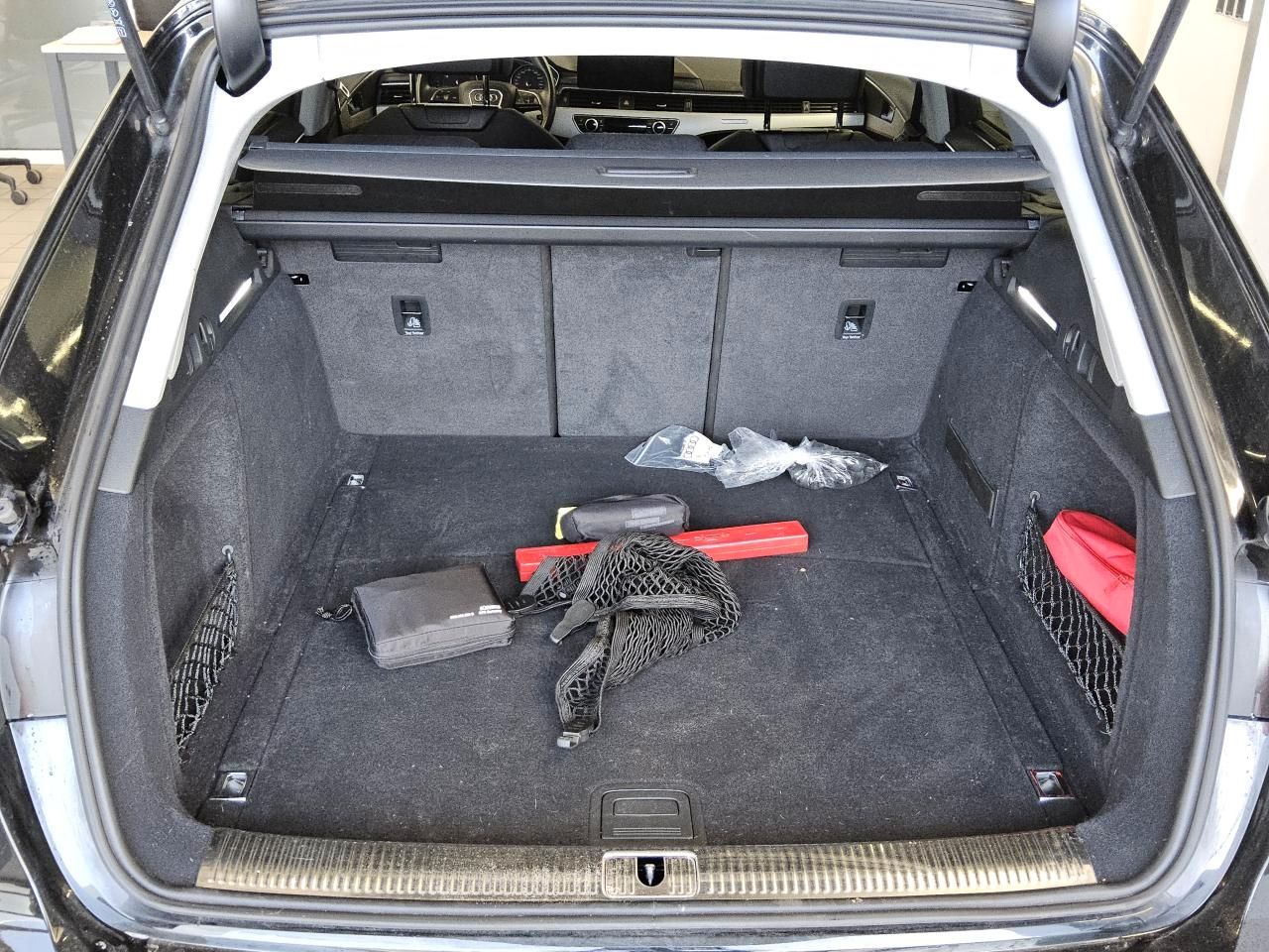 Fahrzeugabbildung Audi A4 Avant 40 TDI quattro S tronic Advanced Matrix