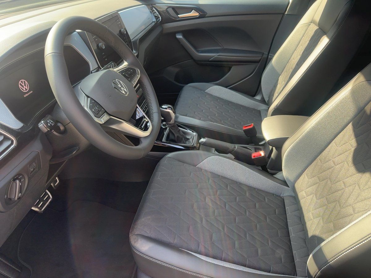Fahrzeugabbildung Volkswagen T-Cross 1.0 TSI DSG Energy AHK Navi Ganzjahresr.